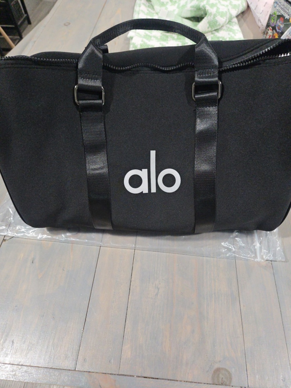 ALO Yoga Black Duffel Bag with White Logo traverse gym workout fitness travel - Picture 3 of 3